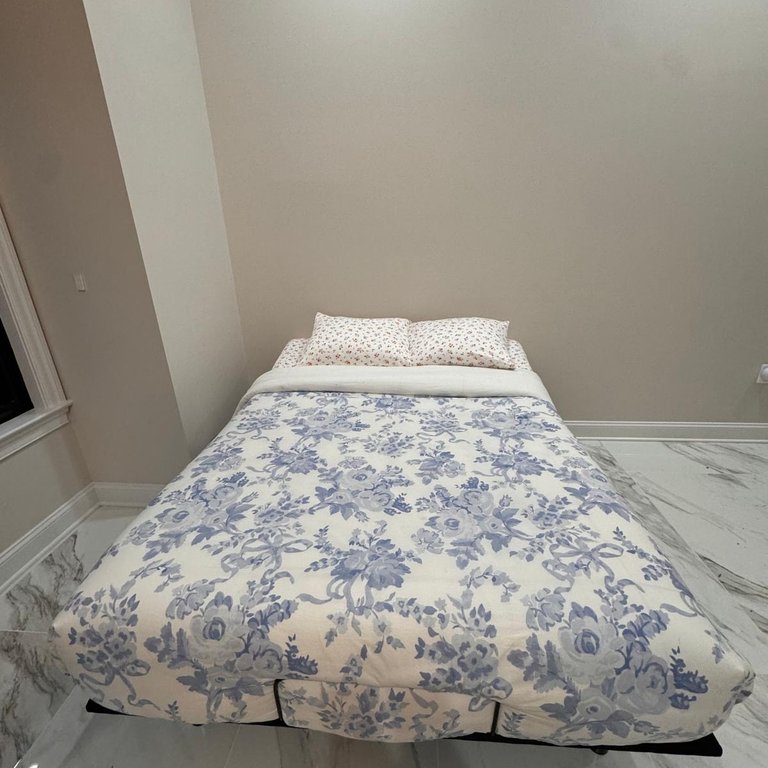 deep cleaning bedroom